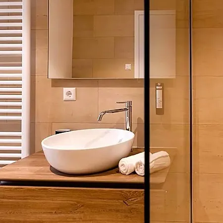 Hotel Blees At Hamilius By Rentaroo 4*