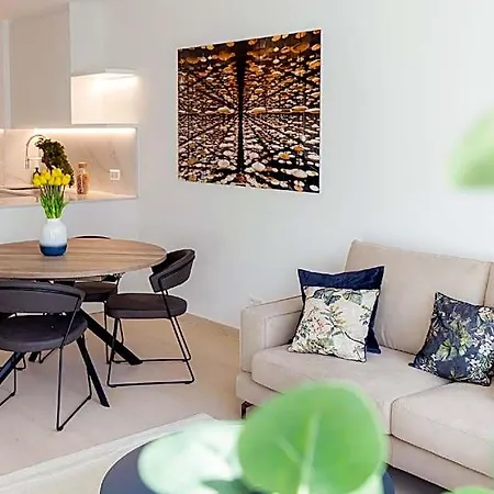 Hotel Blees At Hamilius By Rentaroo